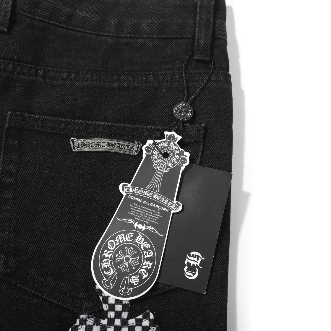P280 (top version) Chrome hearts new city-limited flame plaid black and pink jeans Chrome hearts city-limited jeans Hardware customization Original development vintage levis American-made 501 black and gray base remake Levi's American-made 501 base imported sheepskin 925 silver remake [Top heavy industry fashion design] Consistently high-street luxury style. Speaking of this style, the Zangyin family and GU family are definitely the leading representative brands. Especially the Zangyin family has really achieved a state-of-the-art effect in creating high-street style. The unique washed material is used to create this style. The color system is already quite eye-catching. After it is decorated with patchwork cross flowers, it cleverly highlights the charm of the brand. Secondly, this style uses classic The high-waist cutting design highlights the long legs and fashionable temperament of the upper body. The brand is highly recognizable and the slim fit configuration is more suitable for daily wear. It is a product that interprets personality, fashion, and specifications at a glance. This single product is enough to make any fan excited. It can be a white T-shirt for a youthful college style, or a tight suspender for a royal style. It has strong matching ability and can be easily controlled by men.  [Materials and craftsmanship] Needless to say, this point goes without saying. As an excellent craftsman brand, Zangyin’s requirements for details and craftsmanship are really perfect. The washed color of this model has gone through so many processes, not to mention the embellishment of denim appliques. It is also purely hand-made and sewn. Just like what they believe in, only hand-made things have soul and have the meaning of wear. A top-notch heavy-duty fashionable denim item, I look forward to your perfect interpretation! !  Color: Black Size: S M L XL